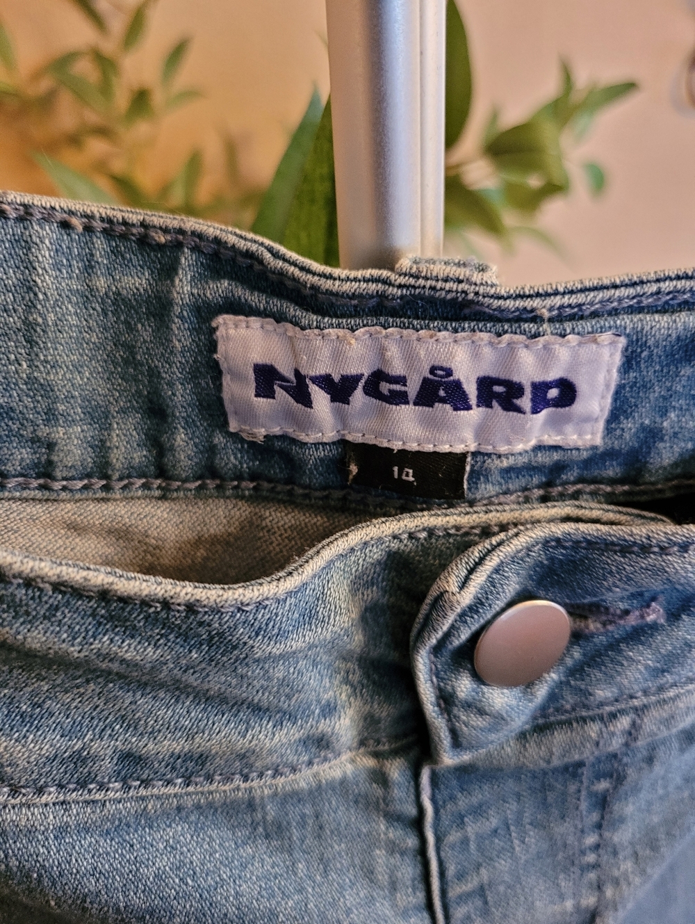 Nygard Pull On Denim Women's Capris - Picture 3 of 4